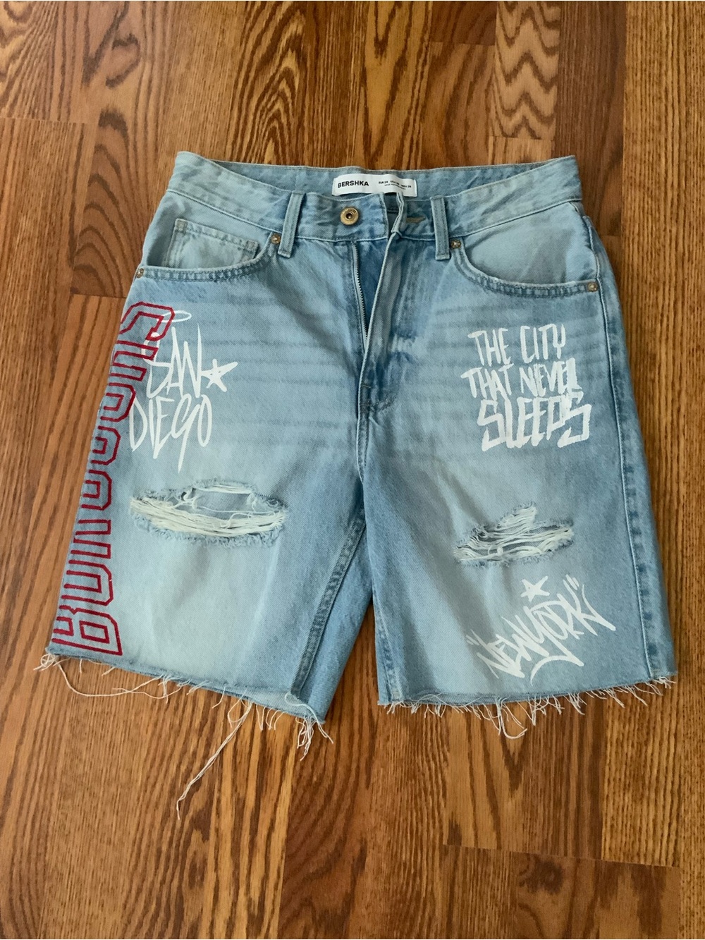 Bershka Light Wash Graphic Print Distressed Bermuda Denim Shorts 28 #0028